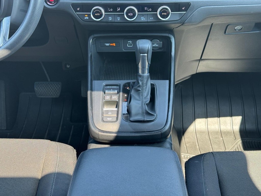 Honda. CR-V Vehicle Full-screen Gallery Image 15