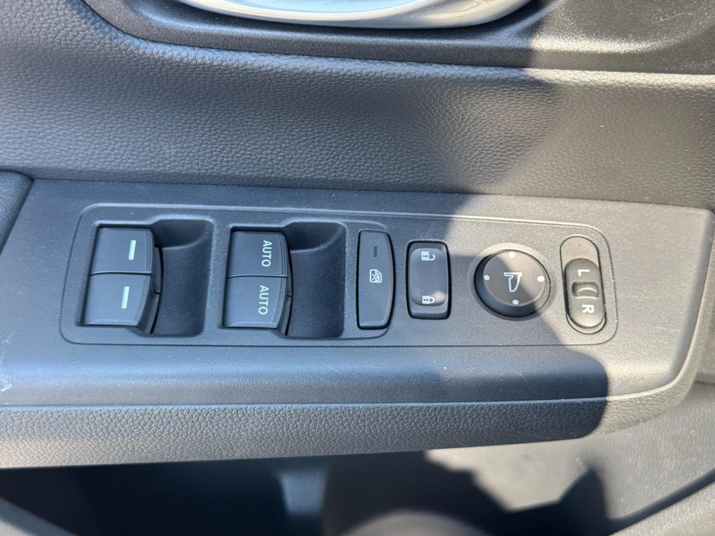 Honda. CR-V Vehicle Full-screen Gallery Image 16