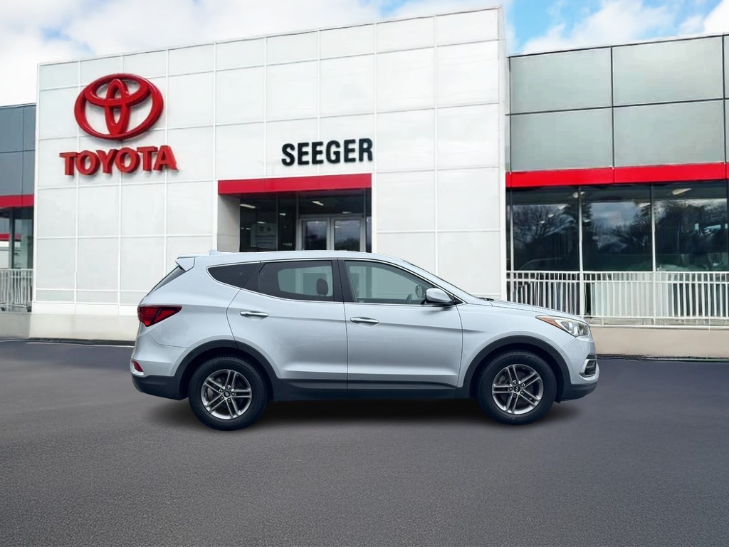 Hyundai Santa Fe Sport Vehicle Full-screen Gallery Image 02