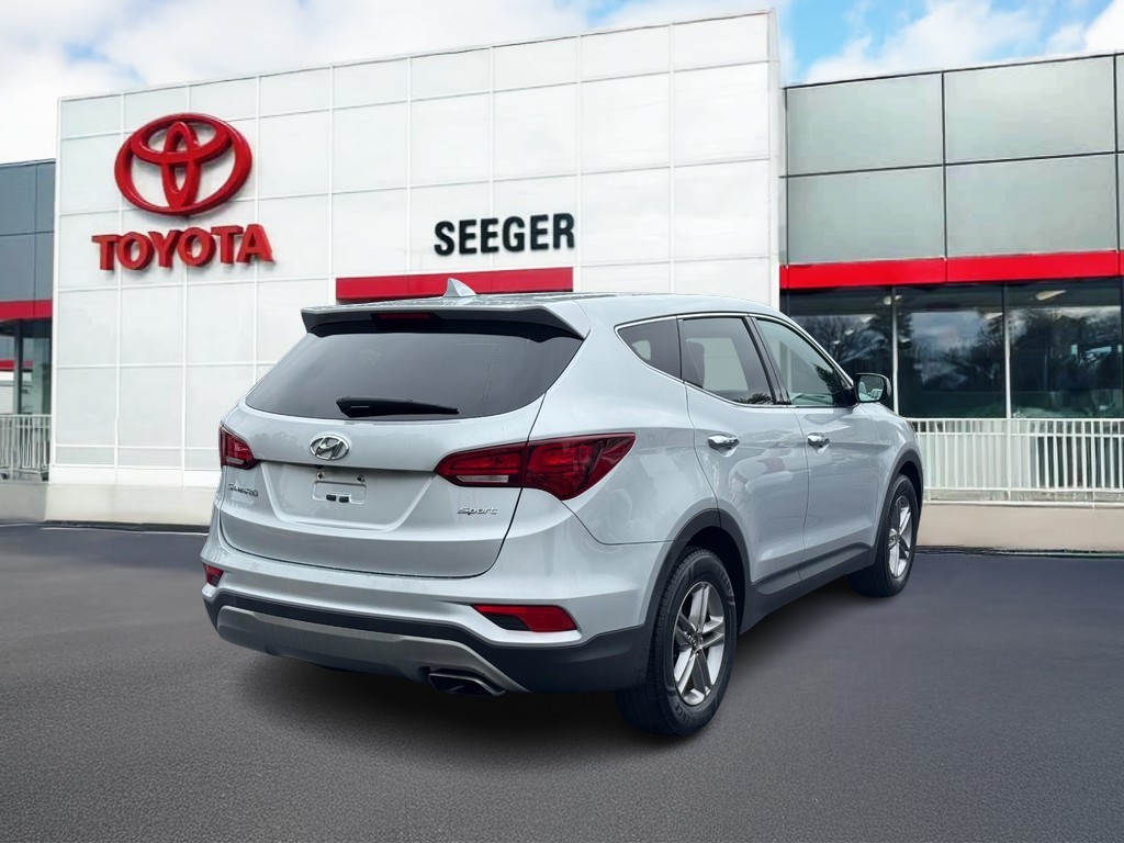 Hyundai Santa Fe Sport Vehicle Full-screen Gallery Image 03
