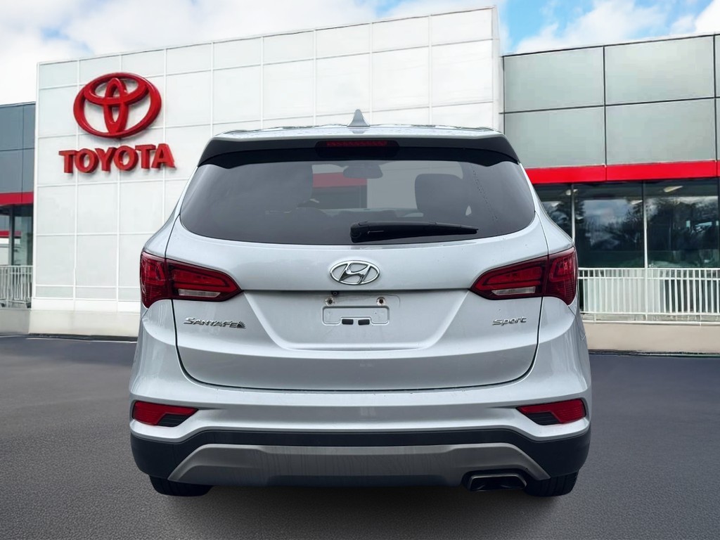 Hyundai Santa Fe Sport Vehicle Full-screen Gallery Image 04