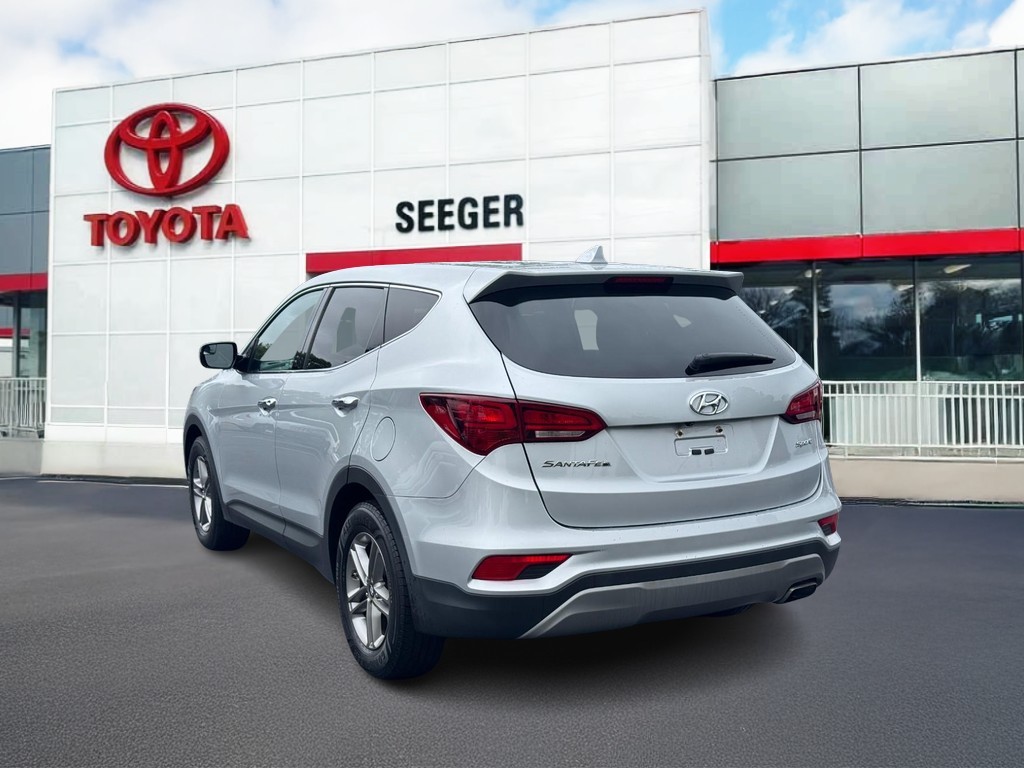 Hyundai Santa Fe Sport Vehicle Full-screen Gallery Image 07