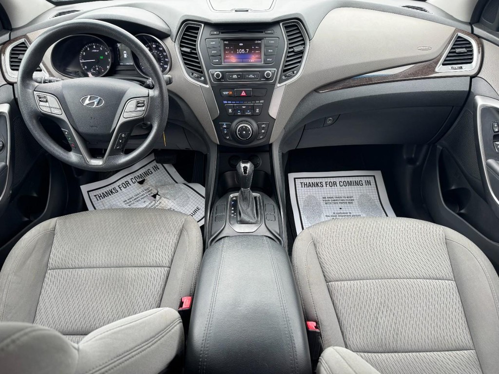 Hyundai Santa Fe Sport Vehicle Full-screen Gallery Image 12