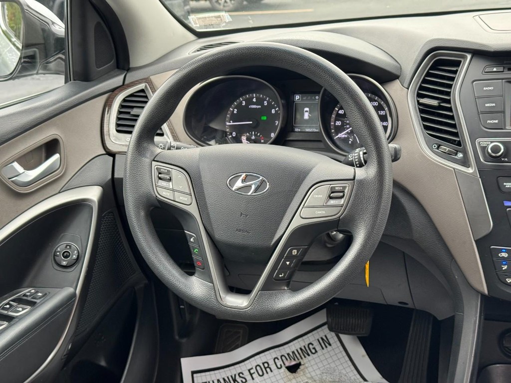 Hyundai Santa Fe Sport Vehicle Full-screen Gallery Image 13