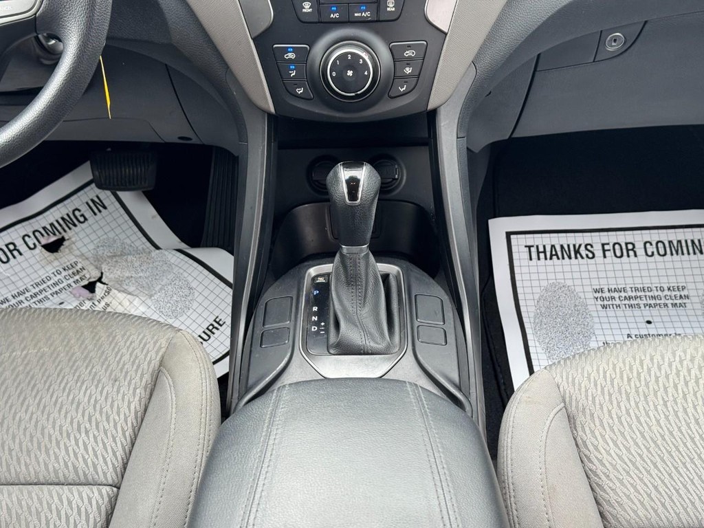 Hyundai Santa Fe Sport Vehicle Full-screen Gallery Image 15