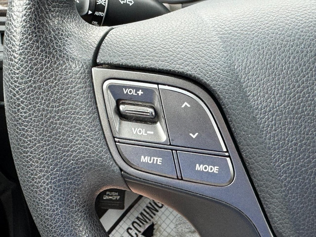 Hyundai Santa Fe Sport Vehicle Full-screen Gallery Image 18