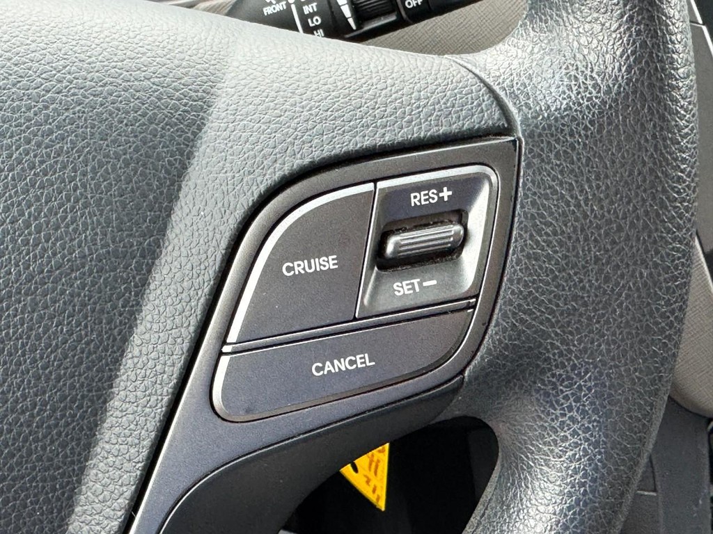 Hyundai Santa Fe Sport Vehicle Full-screen Gallery Image 19