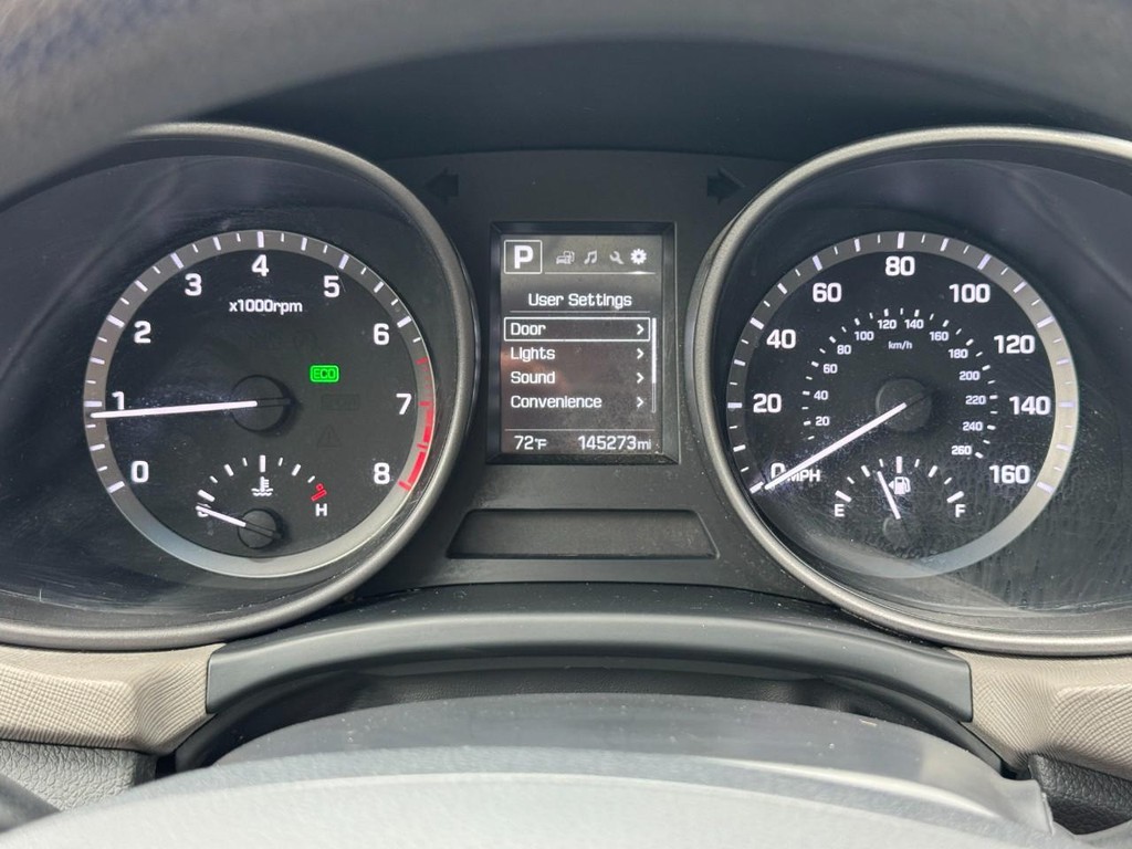 Hyundai Santa Fe Sport Vehicle Full-screen Gallery Image 20
