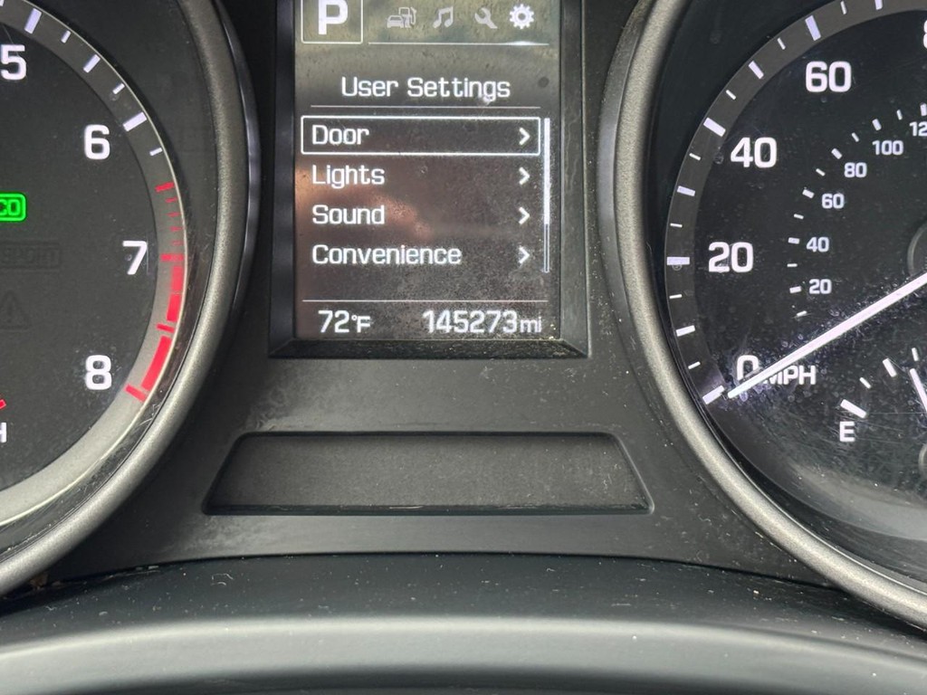Hyundai Santa Fe Sport Vehicle Full-screen Gallery Image 21
