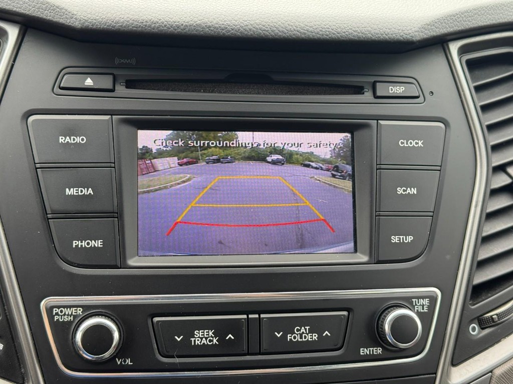 Hyundai Santa Fe Sport Vehicle Full-screen Gallery Image 22