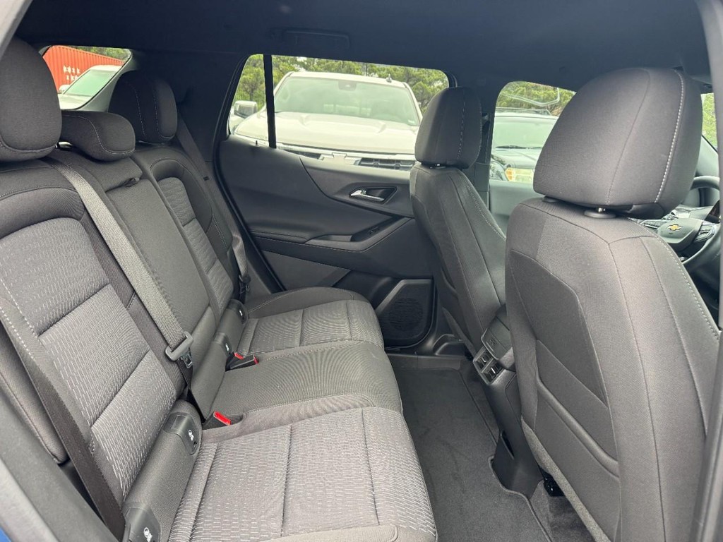 Chevrolet Equinox Vehicle Full-screen Gallery Image 10