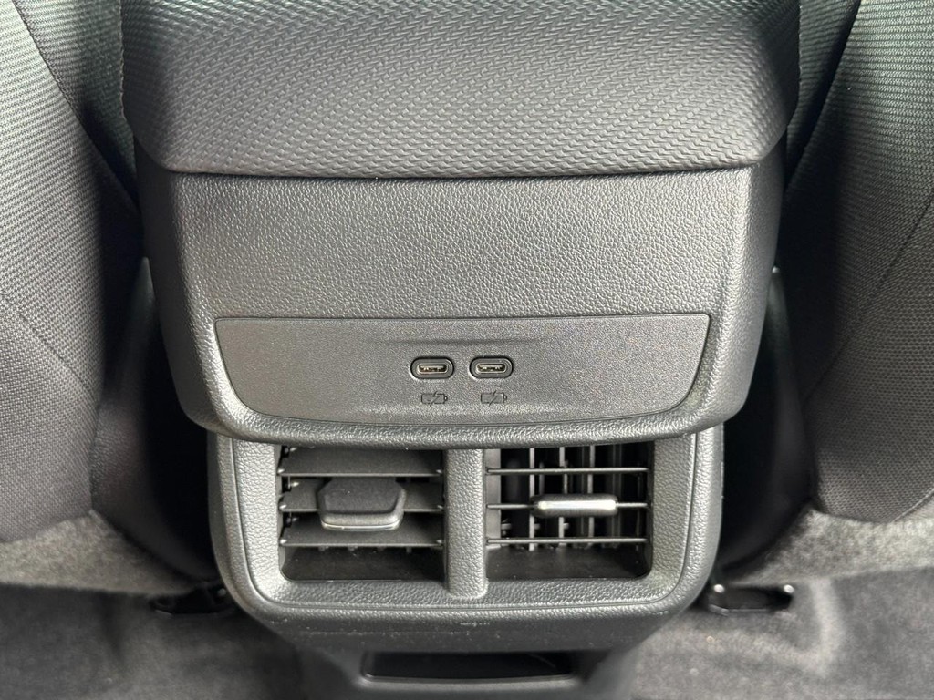 Chevrolet Equinox Vehicle Full-screen Gallery Image 11
