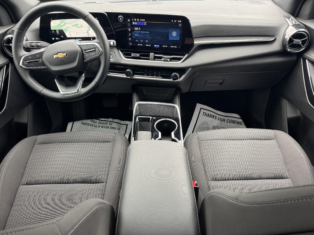 Chevrolet Equinox Vehicle Full-screen Gallery Image 12