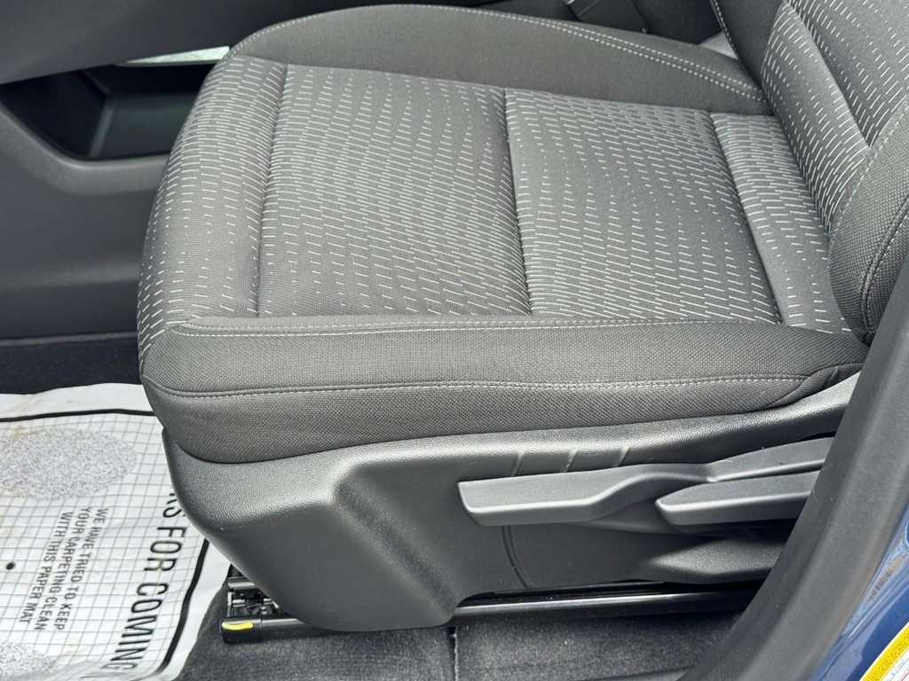 Chevrolet Equinox Vehicle Full-screen Gallery Image 17
