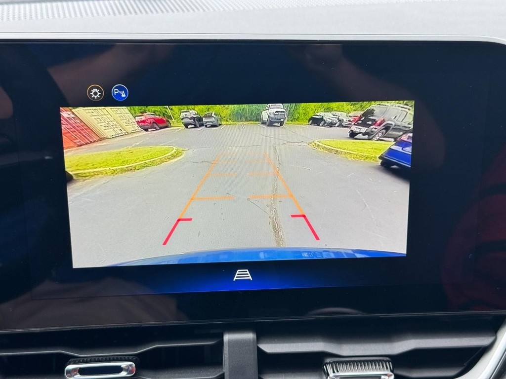 Chevrolet Equinox Vehicle Full-screen Gallery Image 23