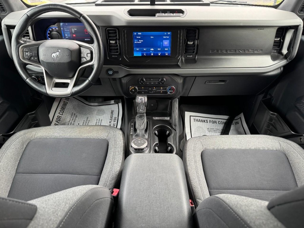 Ford Bronco Vehicle Full-screen Gallery Image 12