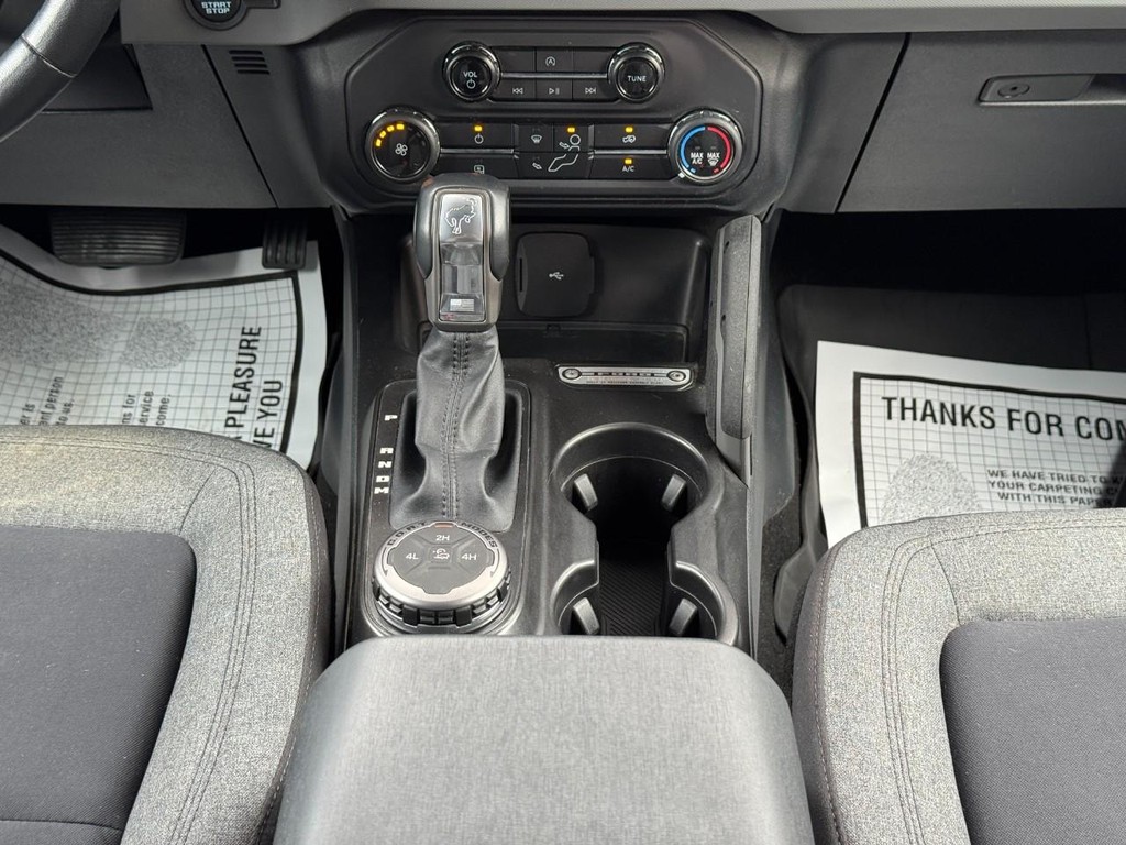 Ford Bronco Vehicle Full-screen Gallery Image 15