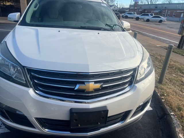 Used 2015 Chevrolet Traverse 2LT with VIN 1GNKVHKD2FJ257664 for sale in Creve Coeur, MO