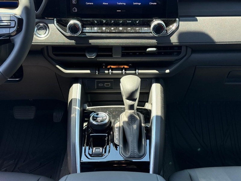 Chevrolet Colorado Vehicle Full-screen Gallery Image 9