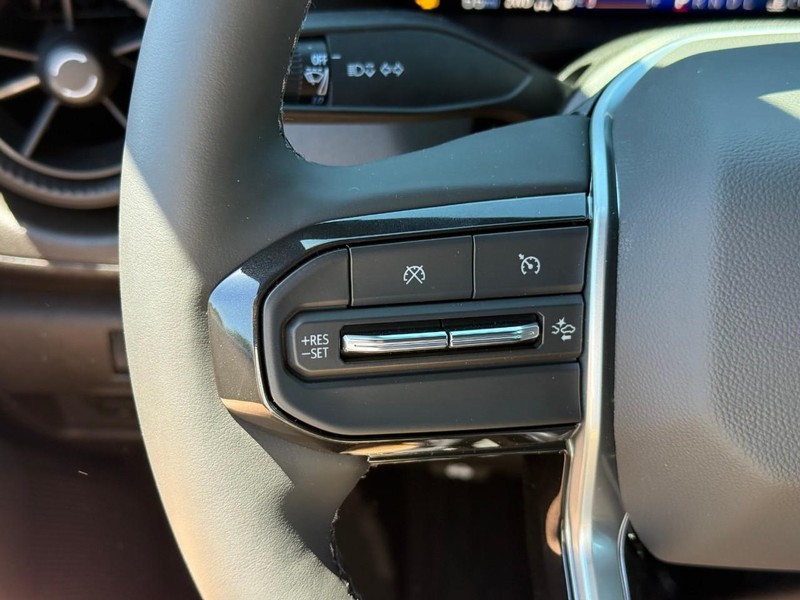 Chevrolet Colorado Vehicle Full-screen Gallery Image 13