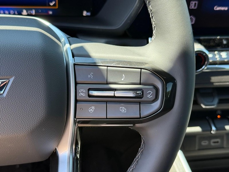 Chevrolet Colorado Vehicle Full-screen Gallery Image 14