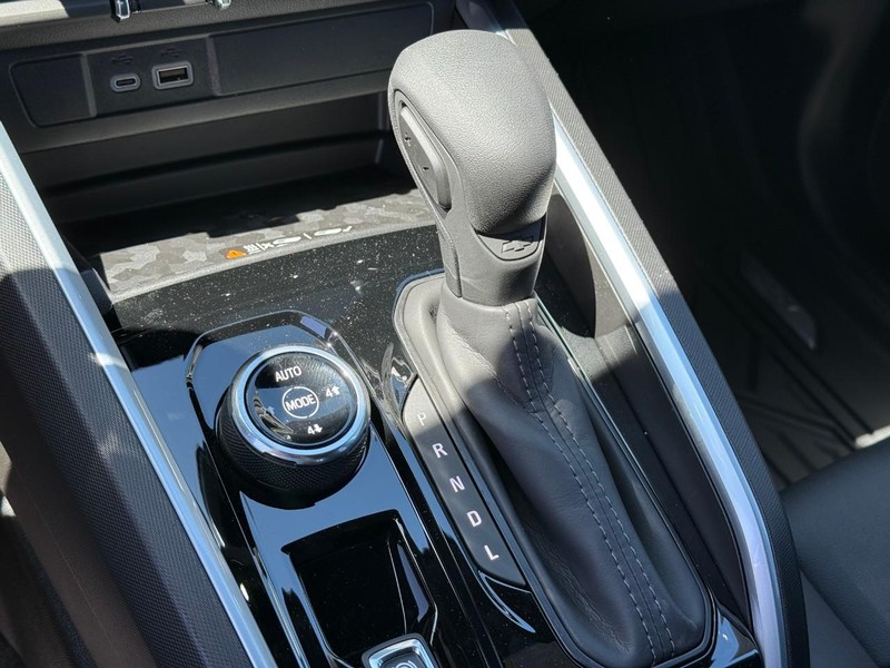 Chevrolet Colorado Vehicle Full-screen Gallery Image 15