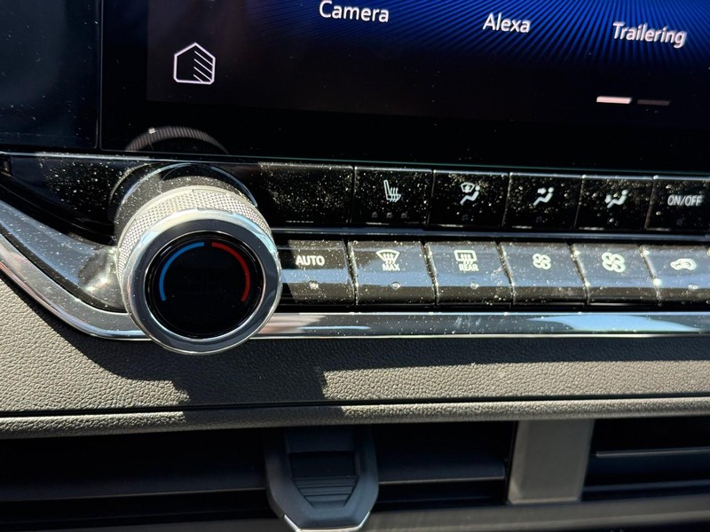 Chevrolet Colorado Vehicle Full-screen Gallery Image 16