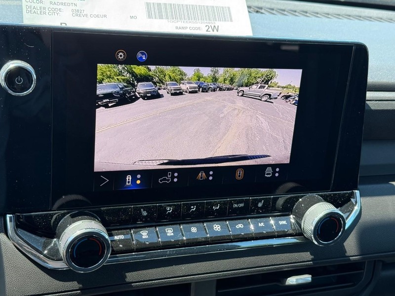 Chevrolet Colorado Vehicle Full-screen Gallery Image 17