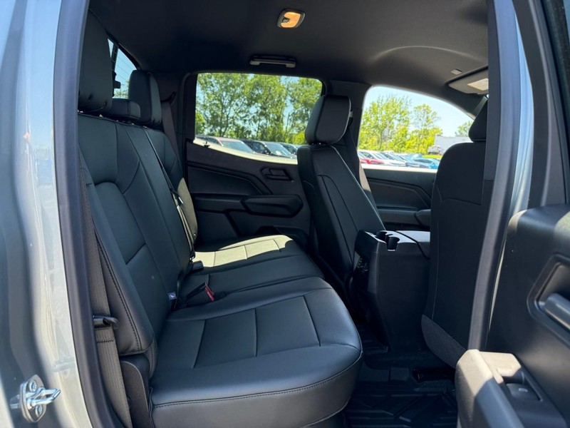 Chevrolet Colorado Vehicle Full-screen Gallery Image 5