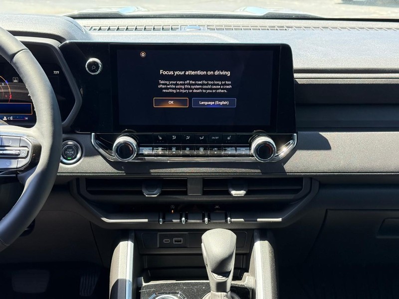 Chevrolet Colorado Vehicle Full-screen Gallery Image 8