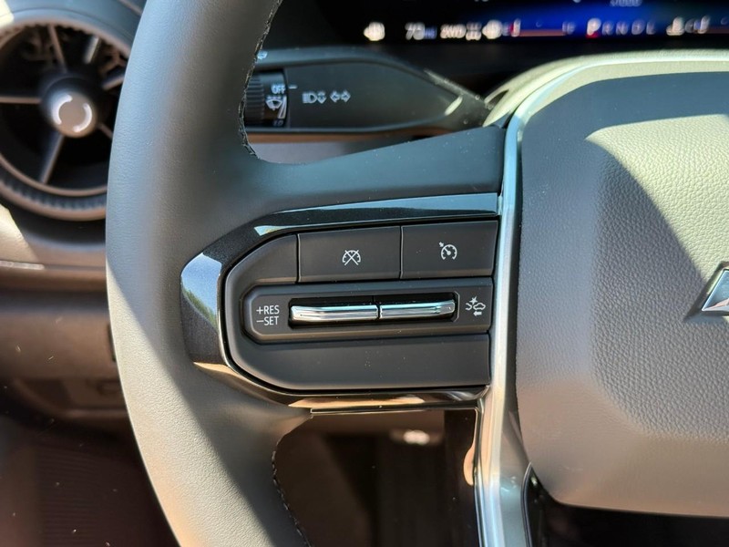 Chevrolet Colorado Vehicle Full-screen Gallery Image 13