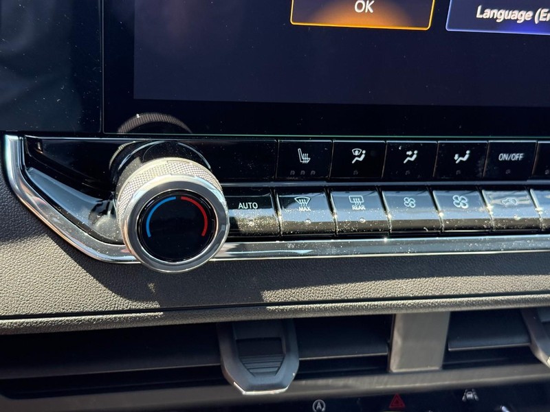 Chevrolet Colorado Vehicle Full-screen Gallery Image 16