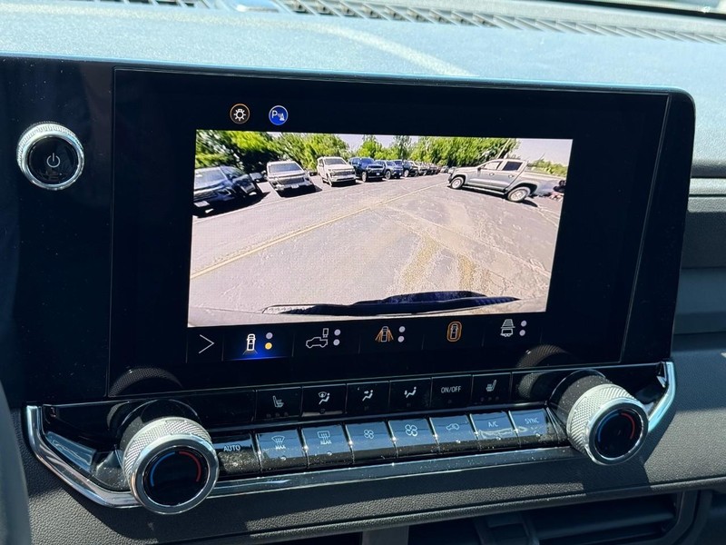 Chevrolet Colorado Vehicle Full-screen Gallery Image 17