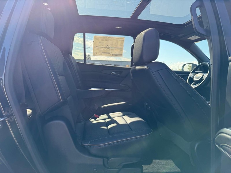 Chevrolet Traverse Vehicle Full-screen Gallery Image 5