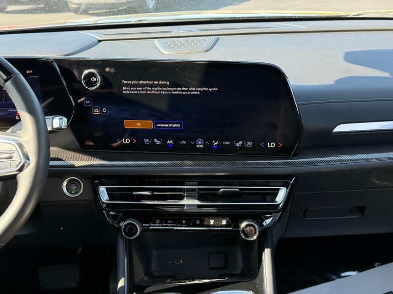 Chevrolet Traverse Vehicle Full-screen Gallery Image 9