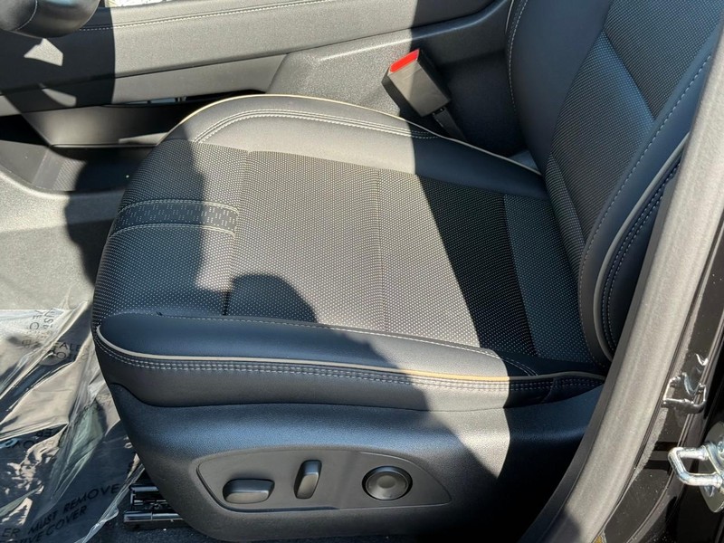 Chevrolet Traverse Vehicle Full-screen Gallery Image 13