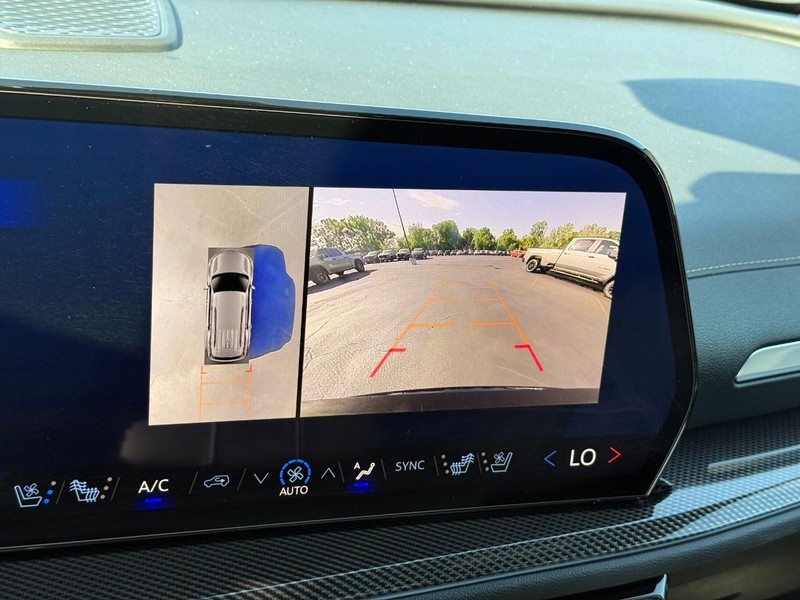 Chevrolet Traverse Vehicle Full-screen Gallery Image 18