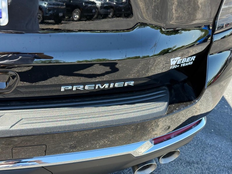 Chevrolet Suburban Vehicle Full-screen Gallery Image 5