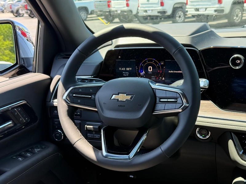 Chevrolet Suburban Vehicle Full-screen Gallery Image 10