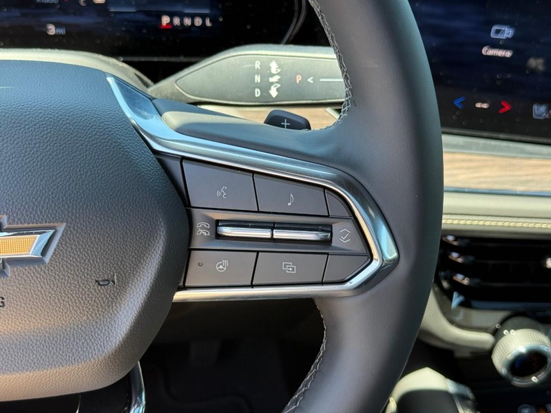 Chevrolet Suburban Vehicle Full-screen Gallery Image 18