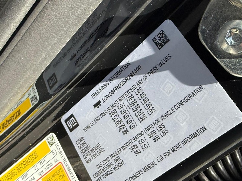 Chevrolet Suburban Vehicle Full-screen Gallery Image 21