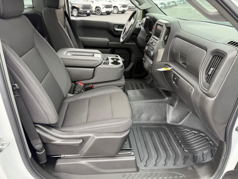 Chevrolet Silverado 1500 Vehicle Full-screen Gallery Image 5