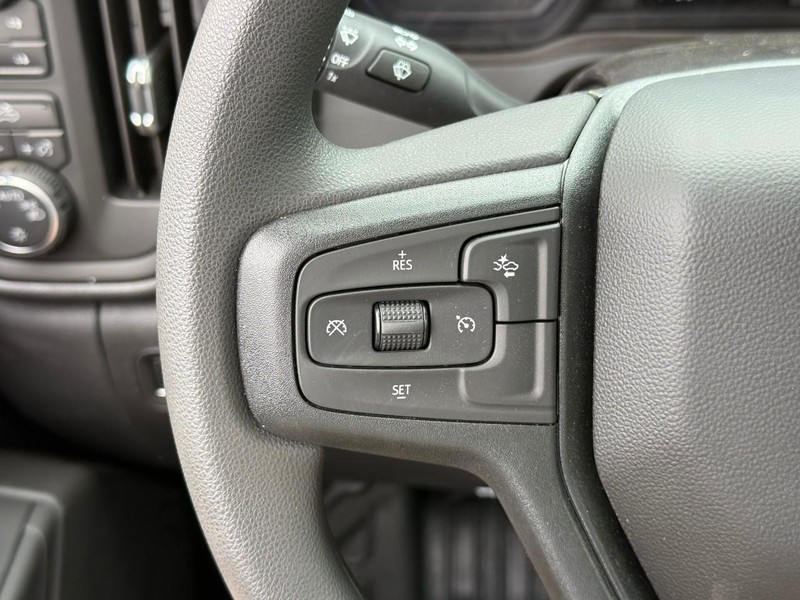 Chevrolet Silverado 1500 Vehicle Full-screen Gallery Image 9