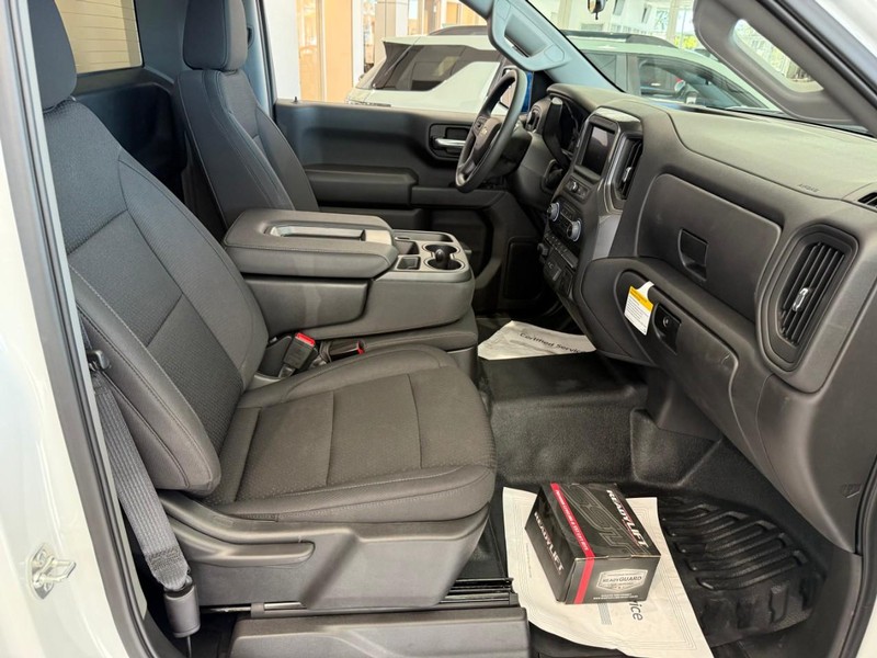 Chevrolet Silverado 1500 Vehicle Full-screen Gallery Image 11