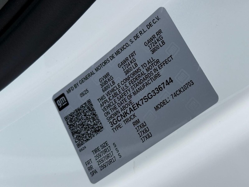 Chevrolet Silverado 1500 Vehicle Full-screen Gallery Image 12