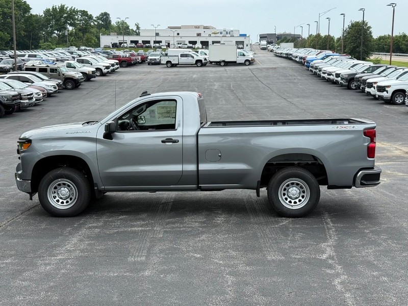Chevrolet Silverado 1500 Vehicle Full-screen Gallery Image 2
