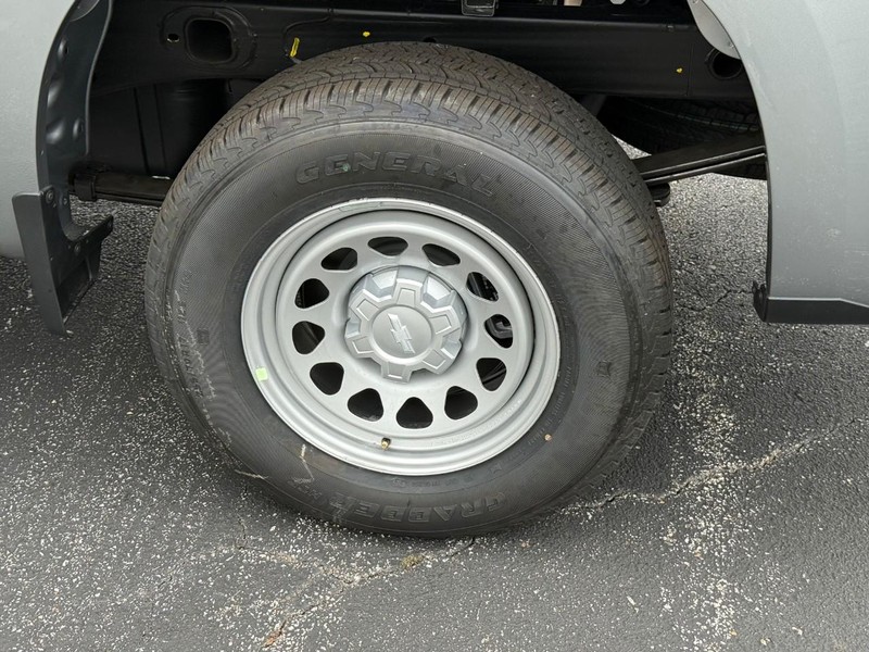 Chevrolet Silverado 1500 Vehicle Full-screen Gallery Image 4