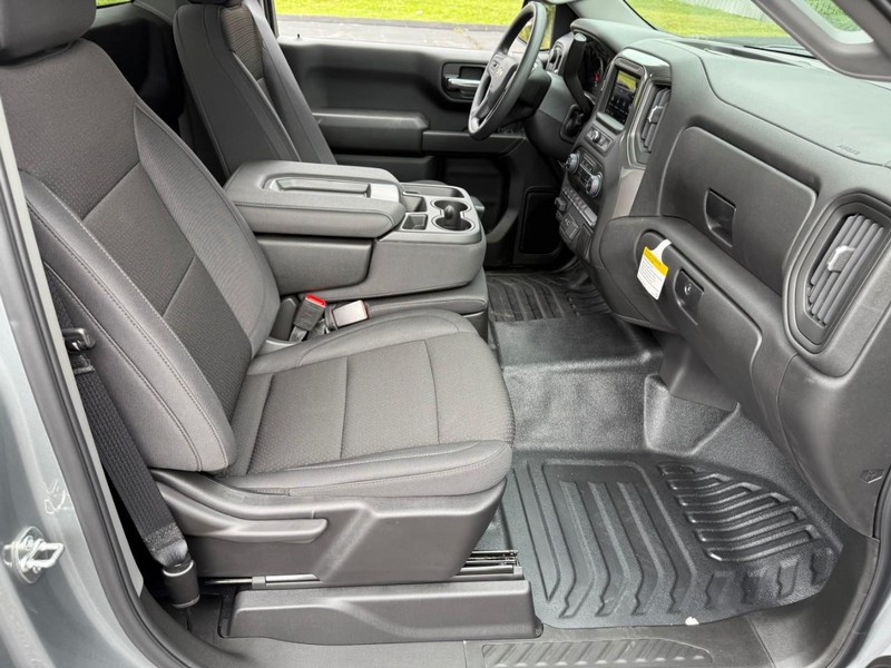 Chevrolet Silverado 1500 Vehicle Full-screen Gallery Image 5