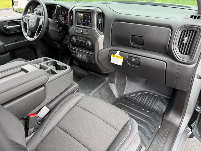 Chevrolet Silverado 1500 Vehicle Full-screen Gallery Image 6