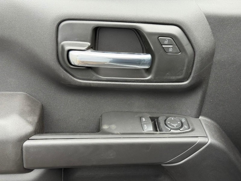 Chevrolet Silverado 1500 Vehicle Full-screen Gallery Image 7